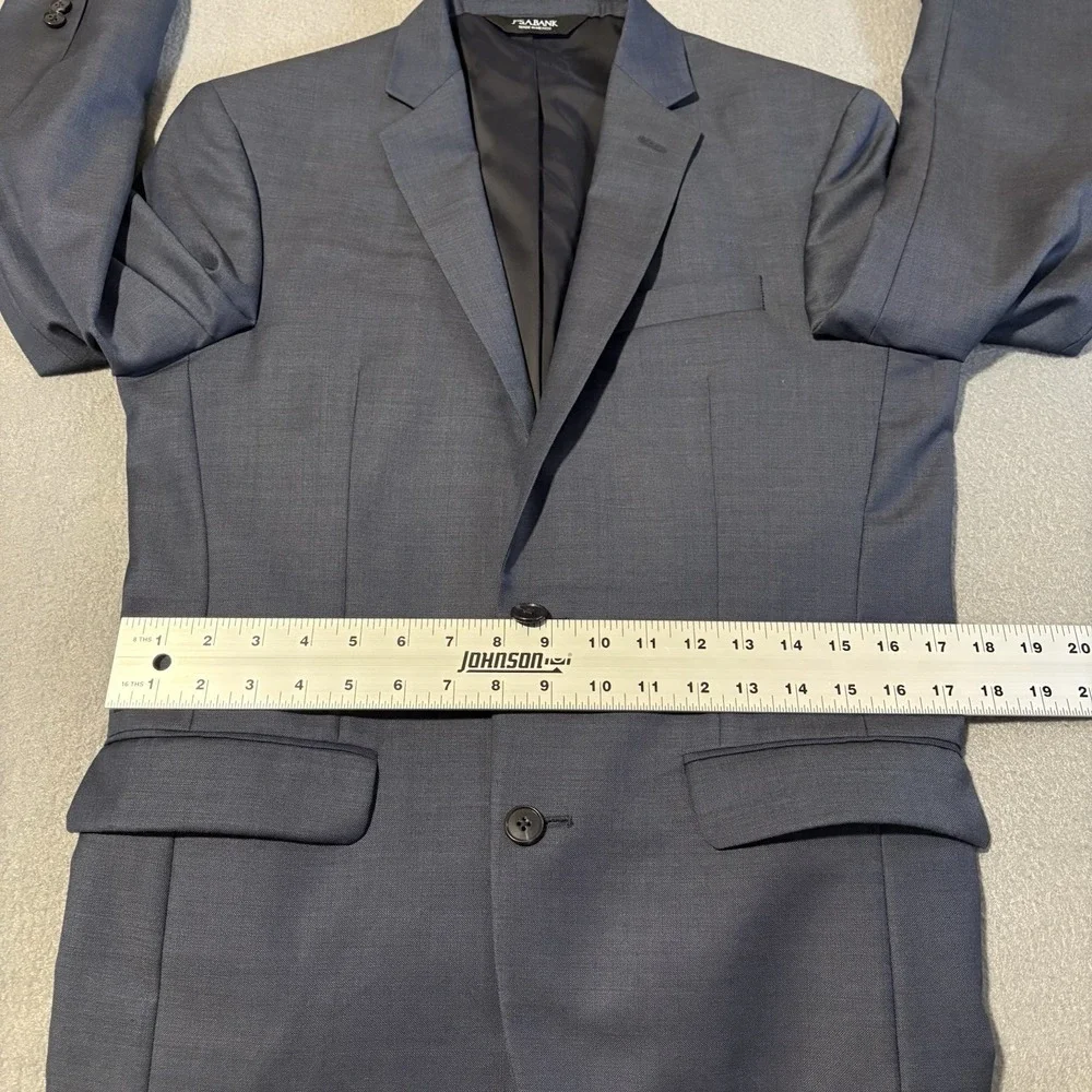 Jos A Bank Traveler Blazer 37R Navy Blue Slim Fit Modern Lightweight 100% Wool